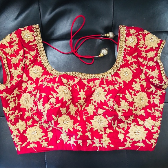 Beautiful Indian bridal lehanga with heavy designs - Picture 2 of 6